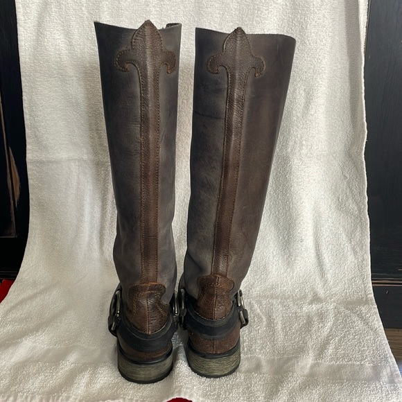 Steve Madden Women’s Judgement Brown/Black Fleur-de-lis Riding Boots Size 5.5 - Picture 4 of 8